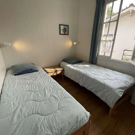 Duplex 3 Chambres, Terrasse, A 600m De La - - Fr-1-224b-185 Apartment